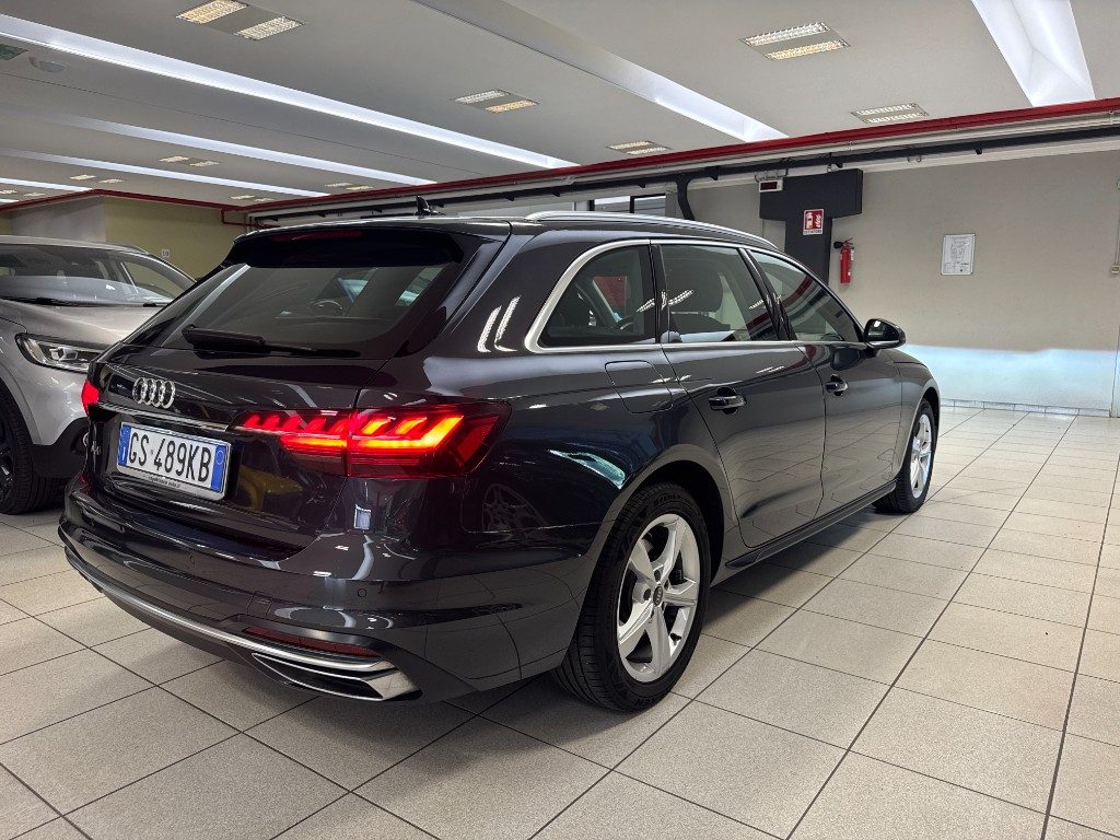 AUDI A4 Avant 30 TDI/136 CV S tronic Business Advanced - 5