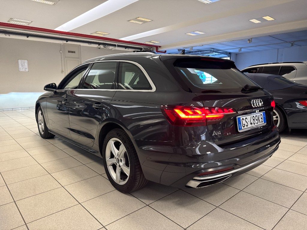 AUDI A4 Avant 30 TDI/136 CV S tronic Business Advanced - 4