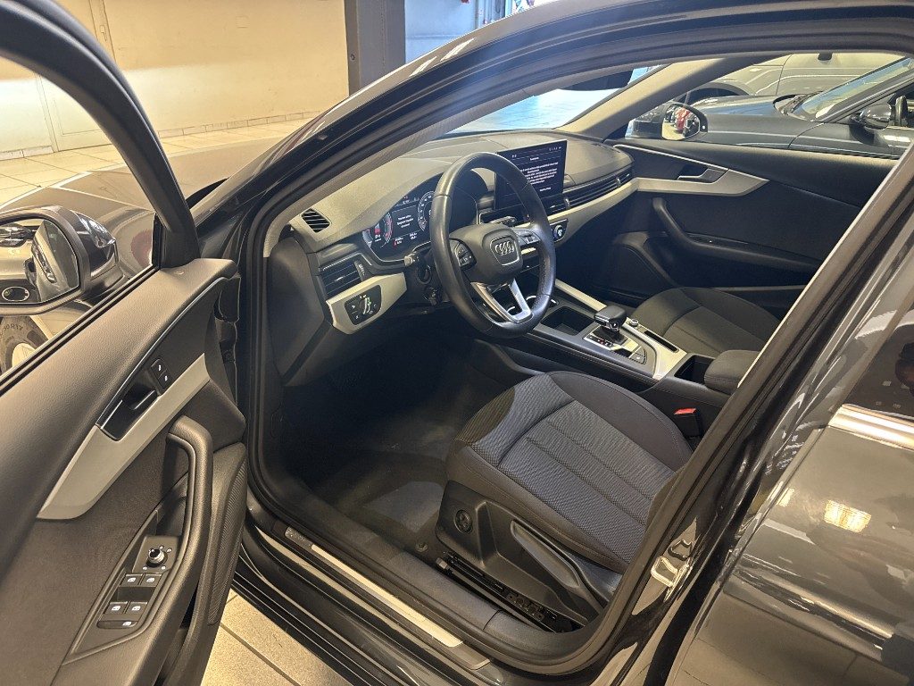 AUDI A4 Avant 30 TDI/136 CV S tronic Business Advanced - 8