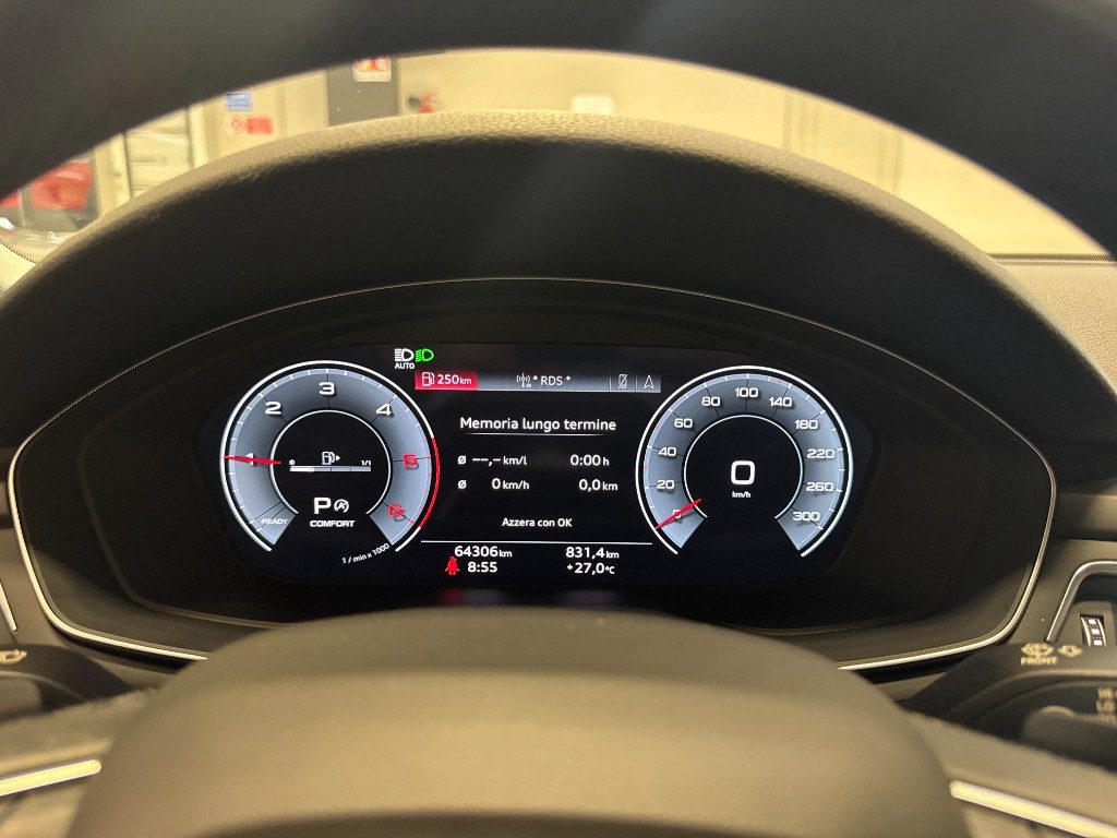AUDI A4 Avant 30 TDI/136 CV S tronic Business Advanced - 12