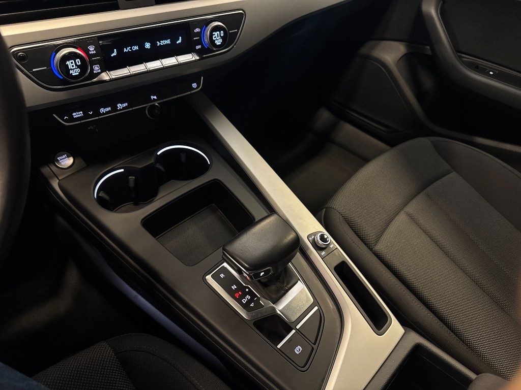 AUDI A4 Avant 30 TDI/136 CV S tronic Business Advanced - 19
