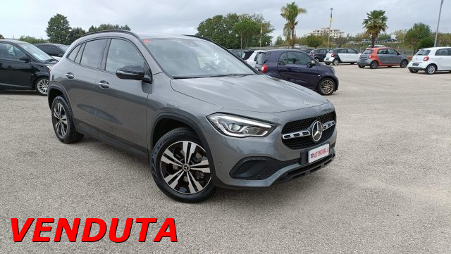 MERCEDES-BENZ GLA 200 Grigio scuro pastello