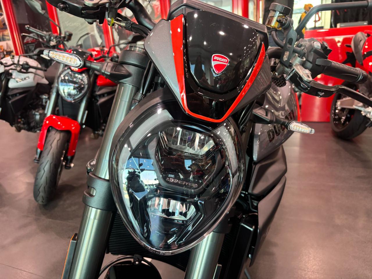 DUCATI Monster 800 PLUS SPORT LIVERY - 4