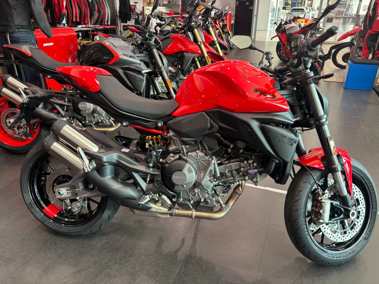 DUCATI Monster 800 PLUS RED 2026 - 5