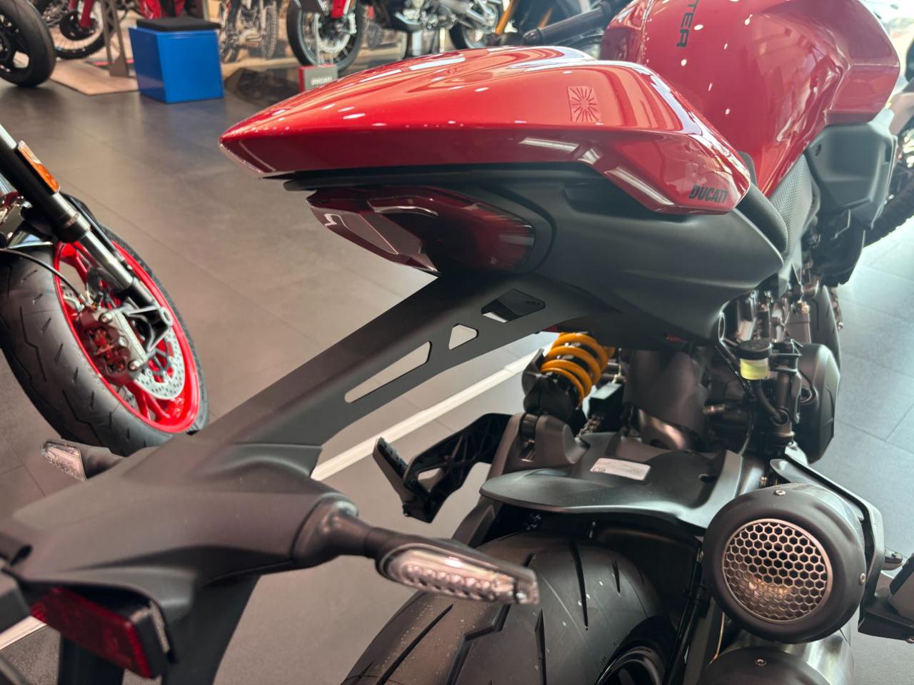 DUCATI Monster 800 PLUS RED 2026 - 8