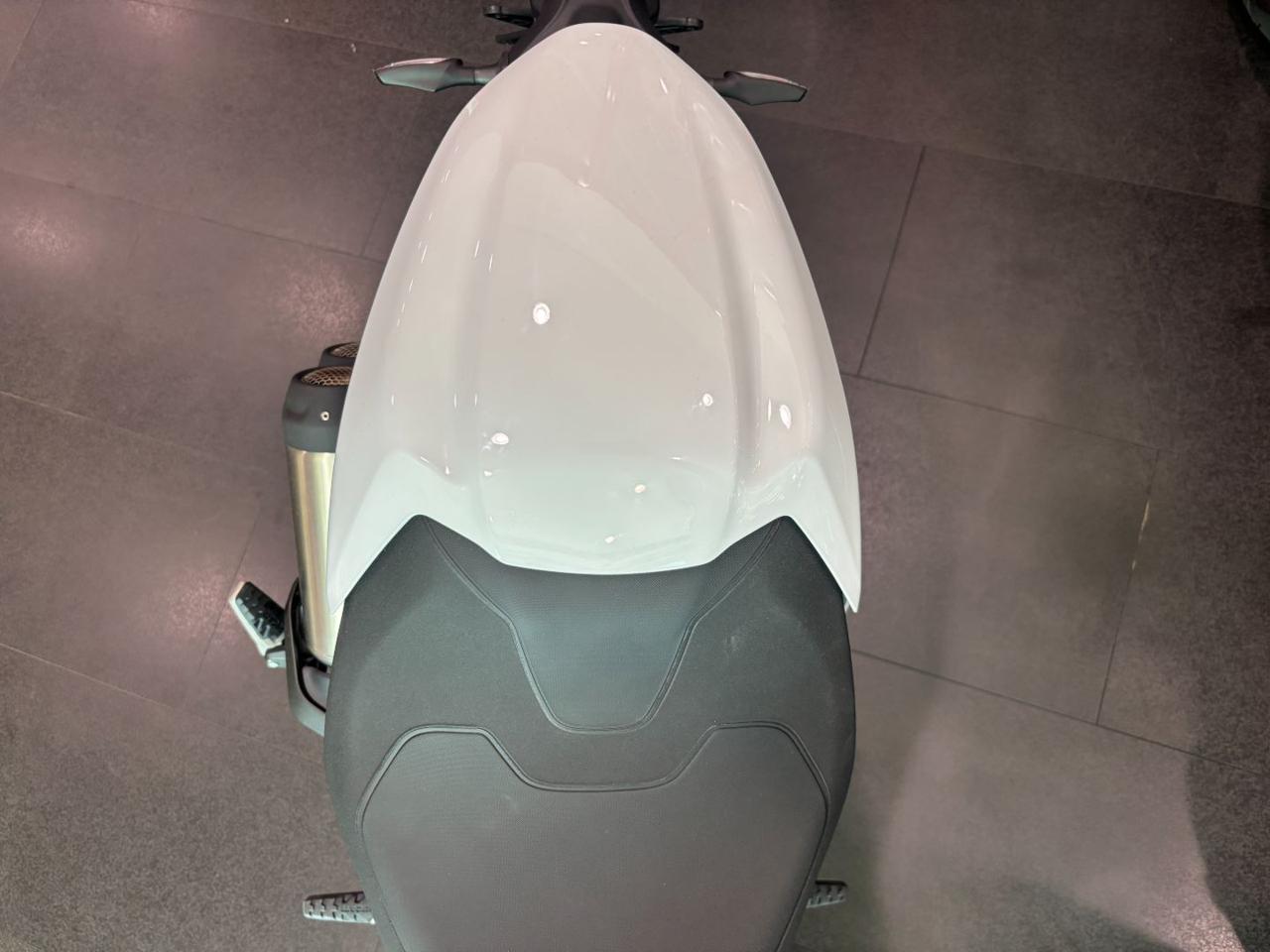 DUCATI Monster 800 PLUS ICEBERG WHITE - 10