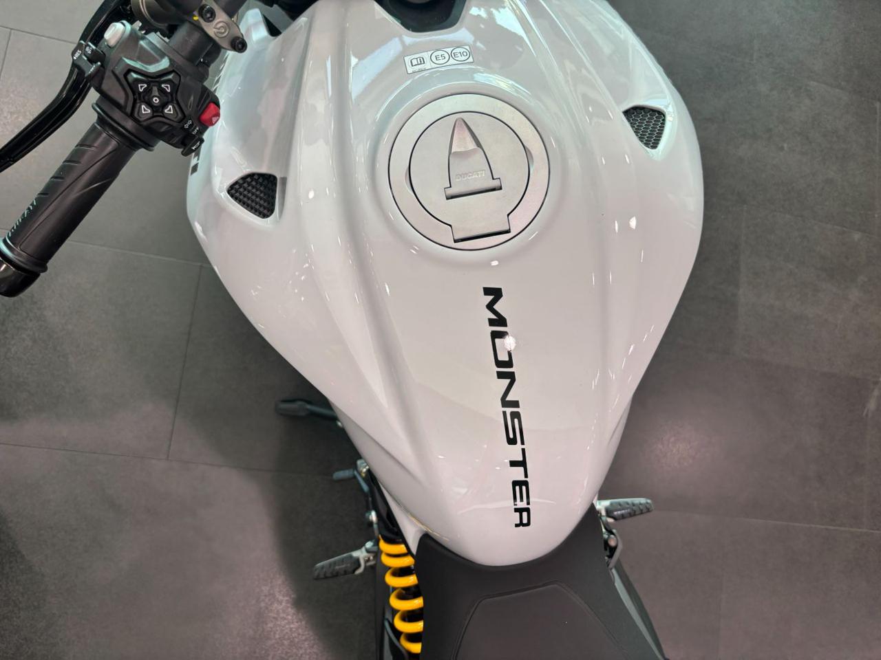 DUCATI Monster 800 PLUS ICEBERG WHITE - 11