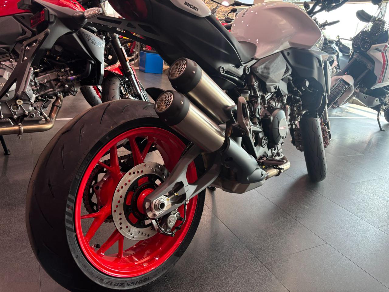 DUCATI Monster 800 PLUS ICEBERG WHITE - 6