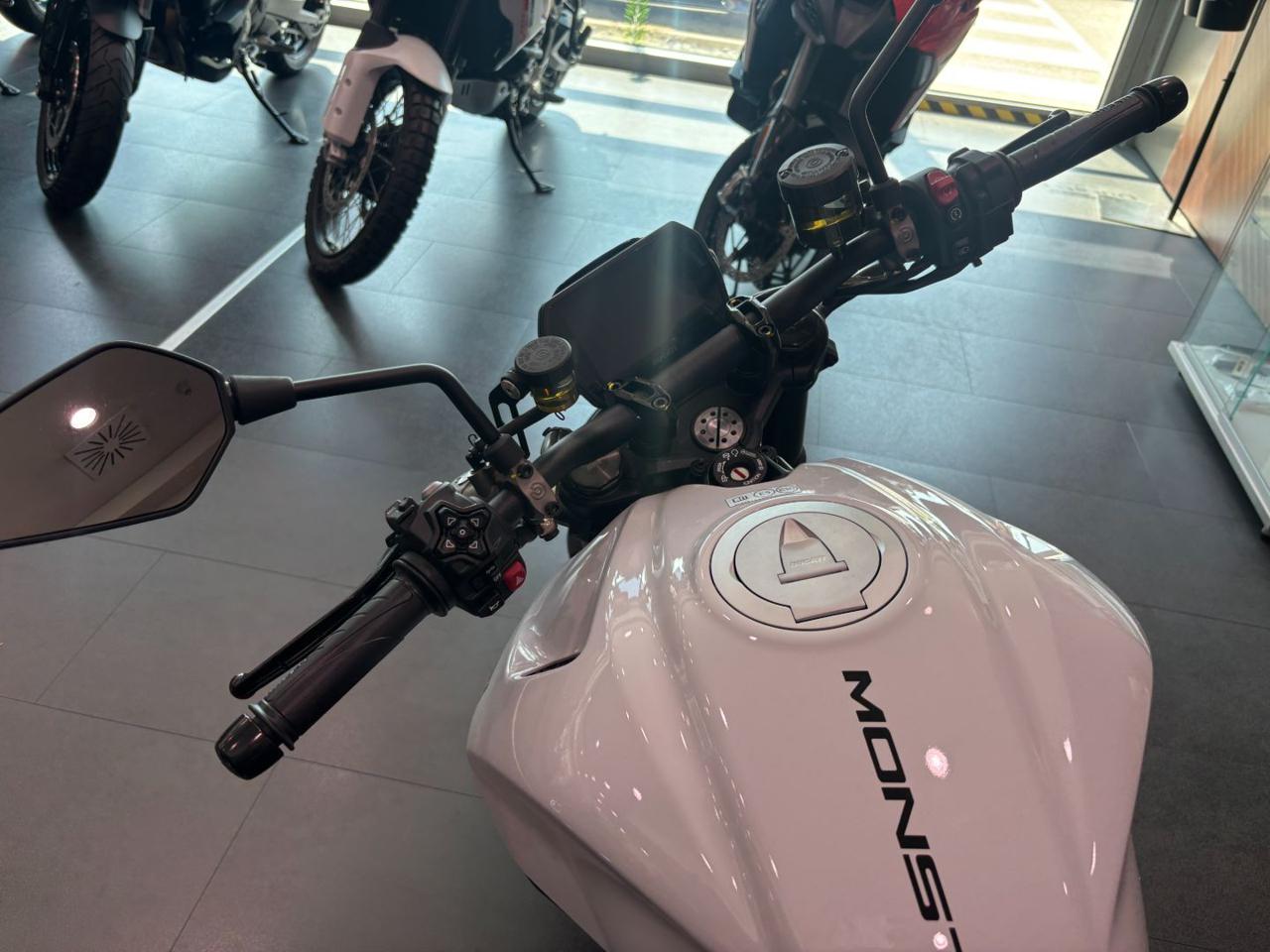 DUCATI Monster 800 PLUS ICEBERG WHITE - 9