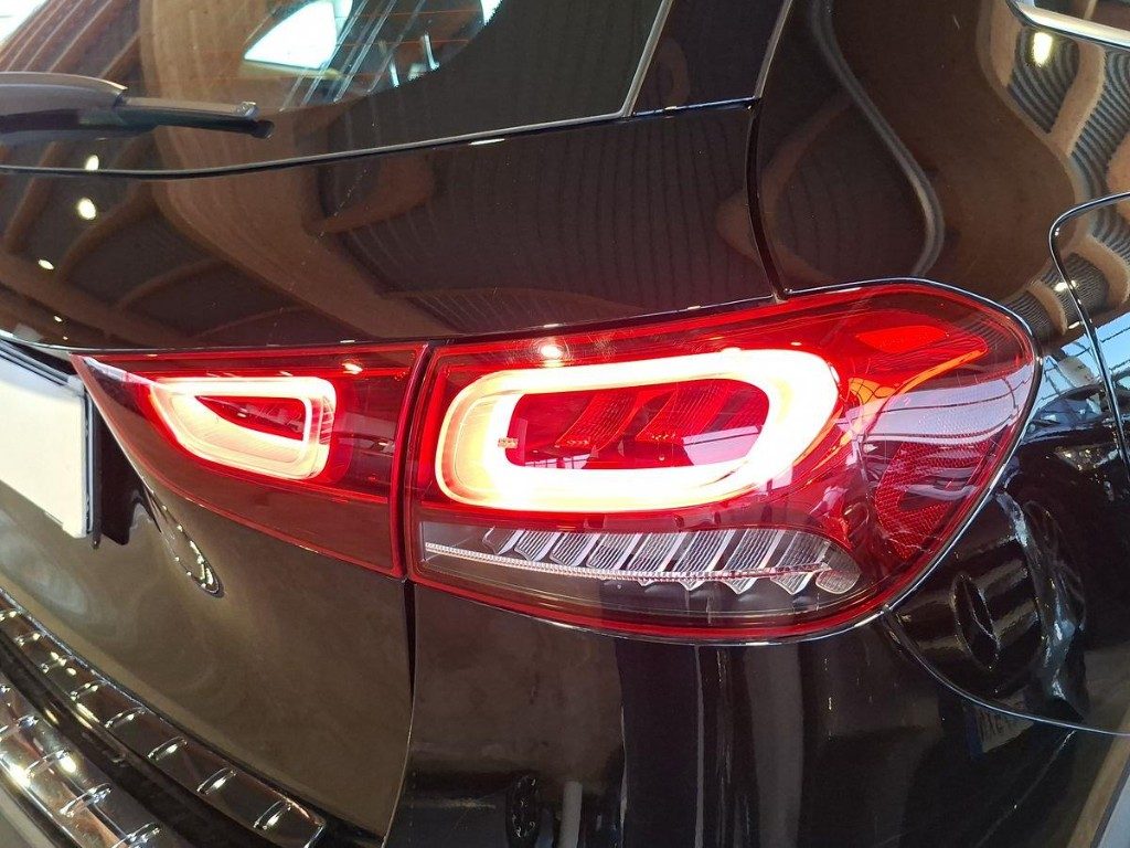 MERCEDES-BENZ GLA 250 e hybrid EQ Sport Aut. - 6