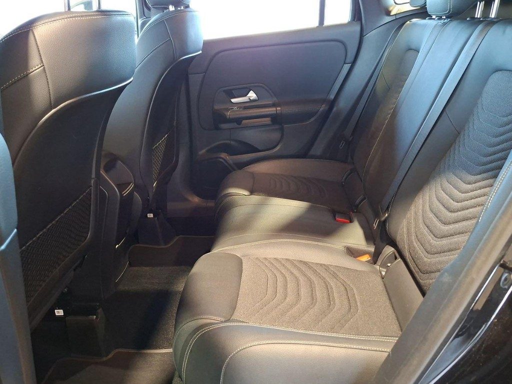 MERCEDES-BENZ GLA 250 e hybrid EQ Sport Aut. - 10