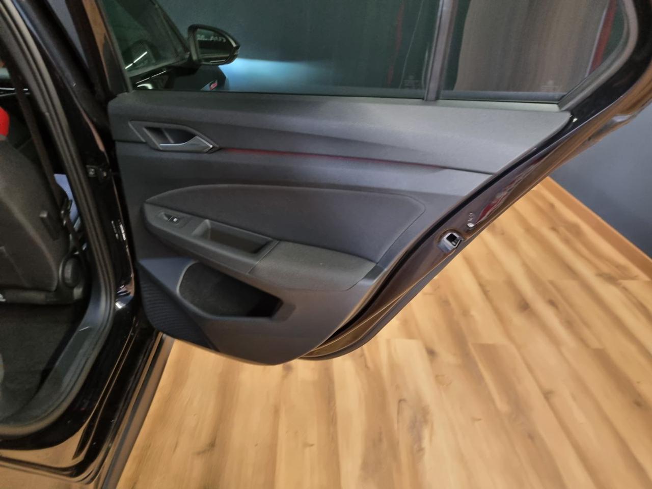 VOLKSWAGEN Golf GTI 2.0 TSI DSG - 25