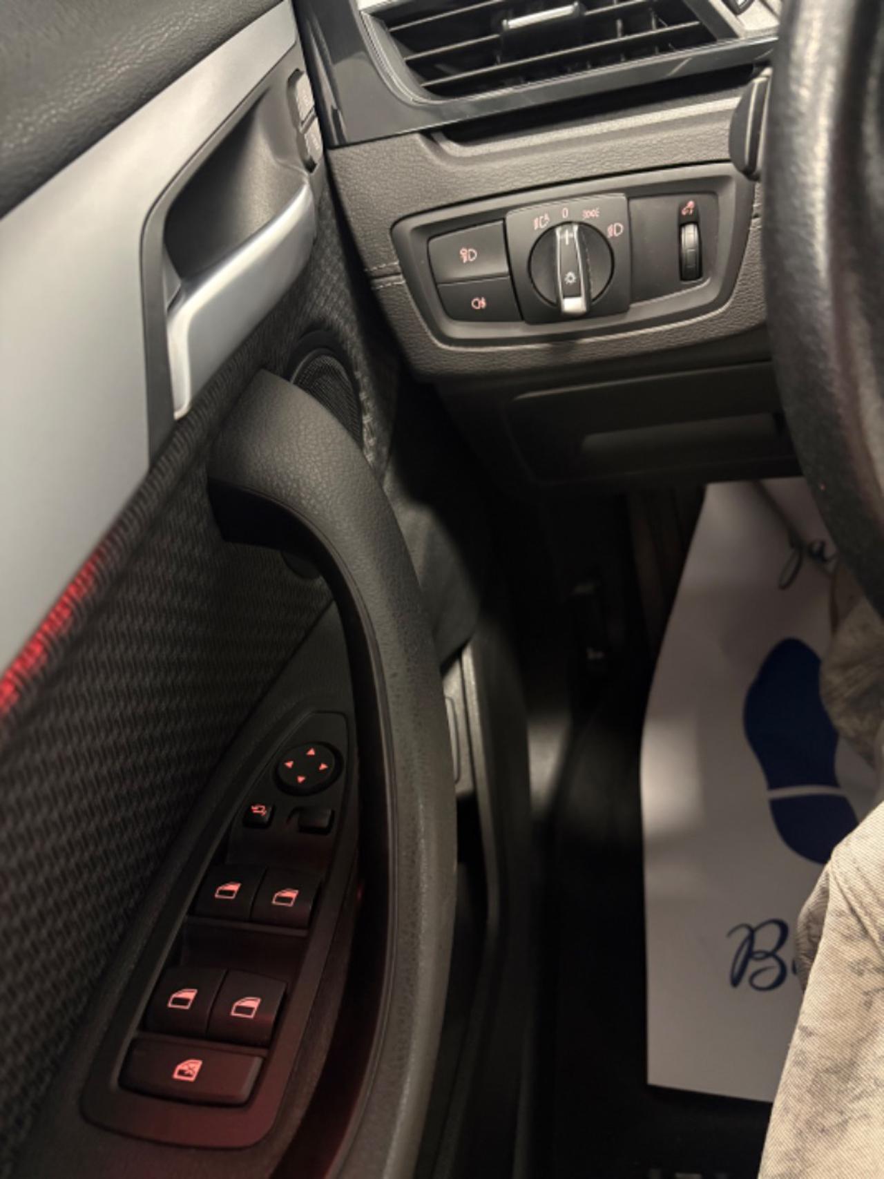 BMW X2 xDrive18d Advantage FARI LED - 12