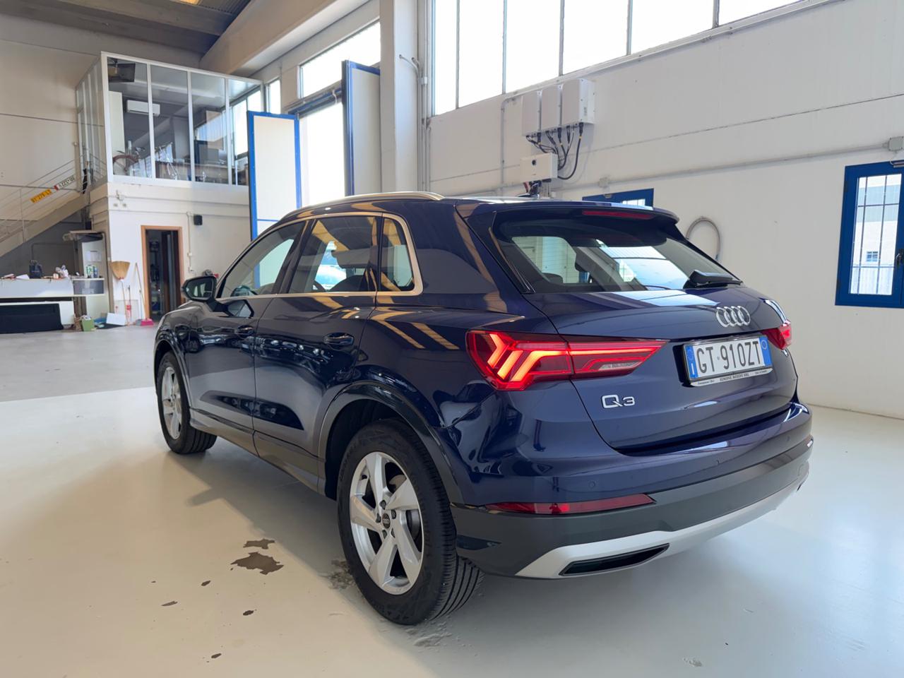 AUDI Q3 35 TDI S tronic Identity Black - 3
