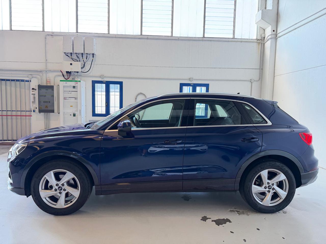 AUDI Q3 35 TDI S tronic Identity Black - 2
