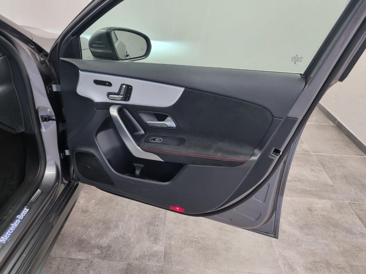 MERCEDES-BENZ A 180 Automatic AMG Line Premium Plus - 31