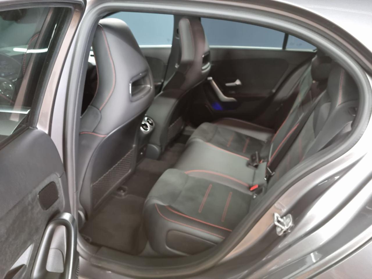 MERCEDES-BENZ A 180 Automatic AMG Line Premium Plus - 11