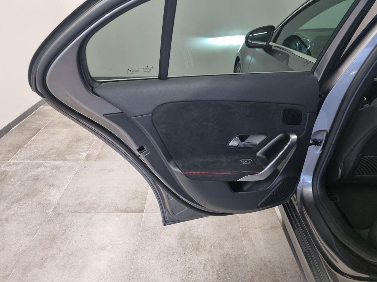 MERCEDES-BENZ A 180 Automatic AMG Line Premium Plus - 25