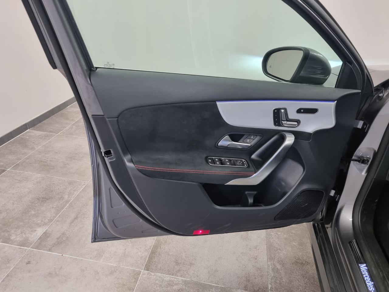 MERCEDES-BENZ A 180 Automatic AMG Line Premium Plus - 23