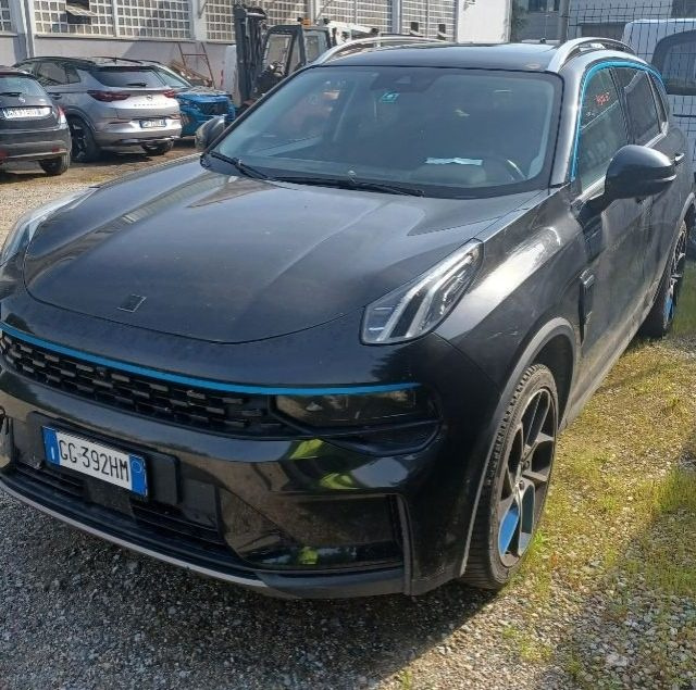LYNK & CO 01 Blu metallizzato