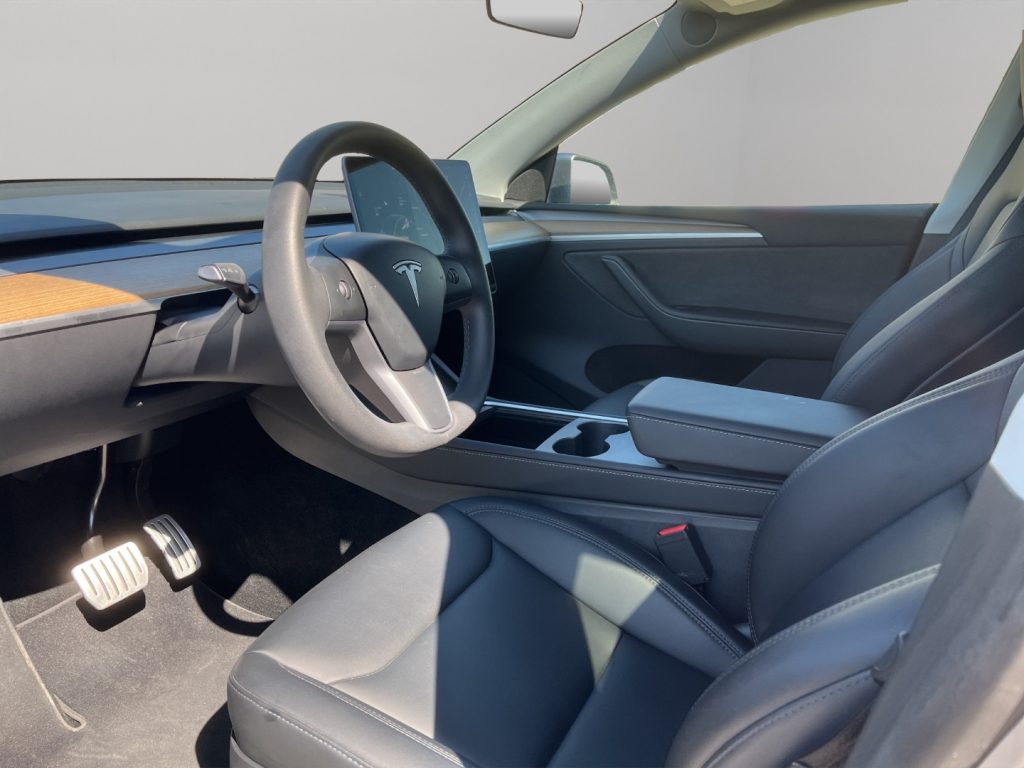 TESLA Model Y Performance Dual Motor 4WD - 7