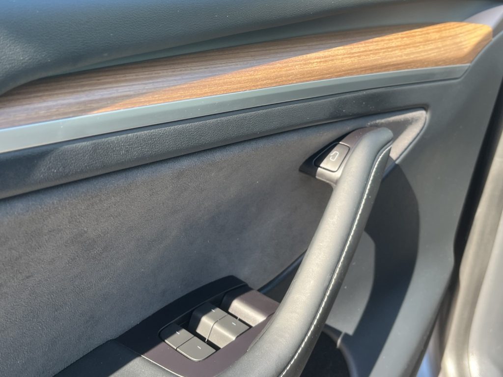 TESLA Model Y Performance Dual Motor 4WD - 17