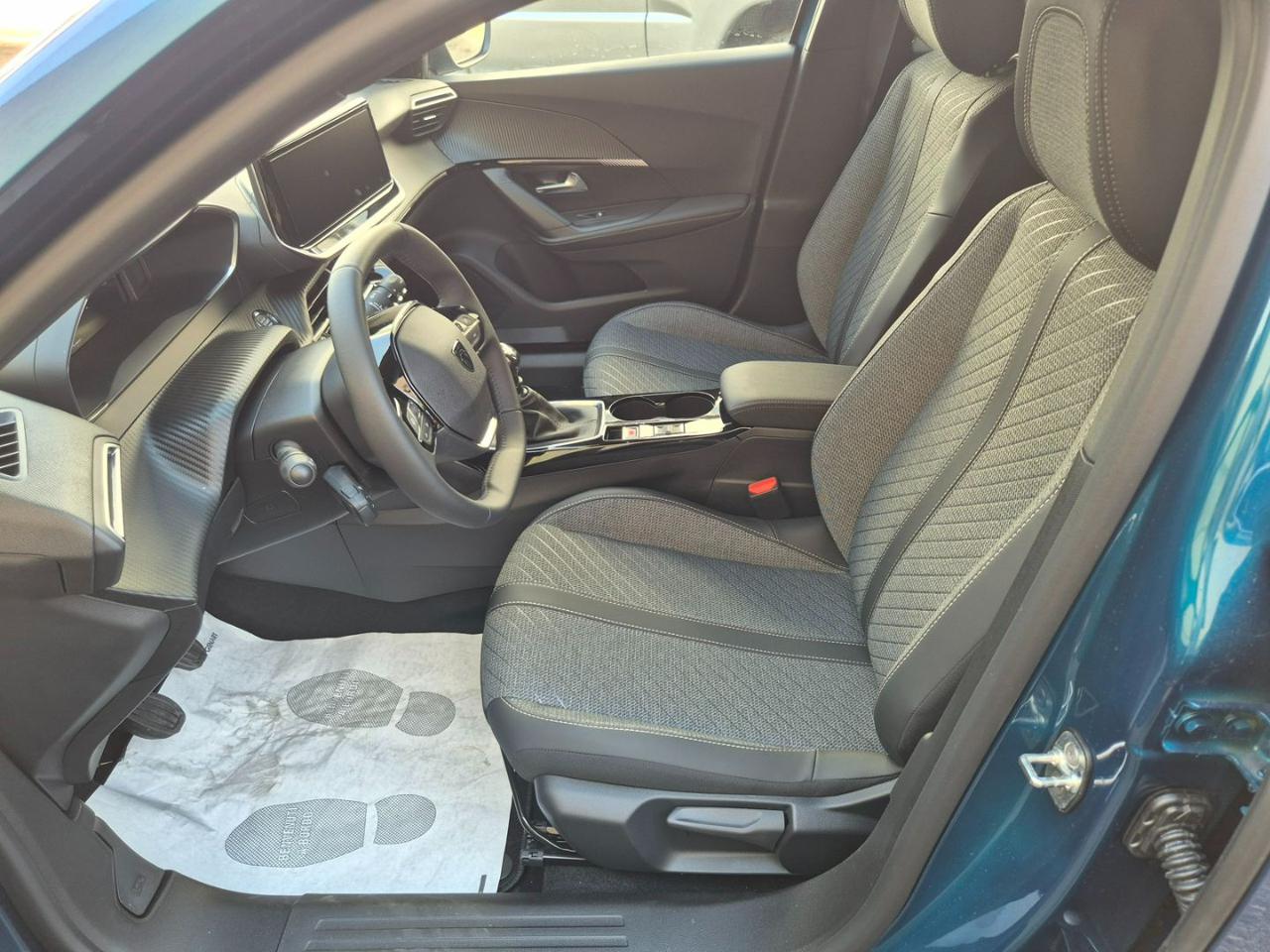 PEUGEOT 2008 PureTech 100 S&S Allure - 9