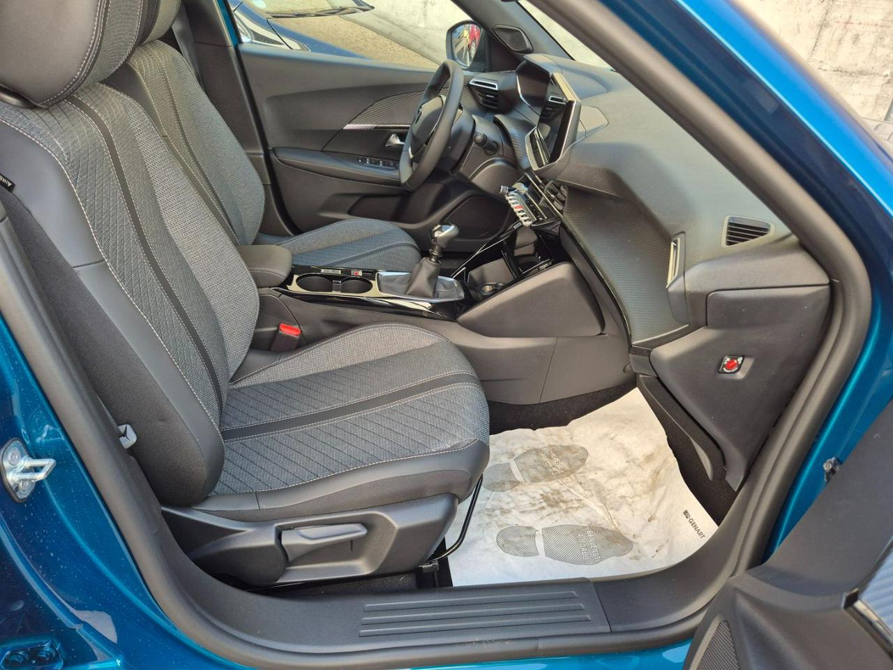 PEUGEOT 2008 PureTech 100 S&S Allure - 11