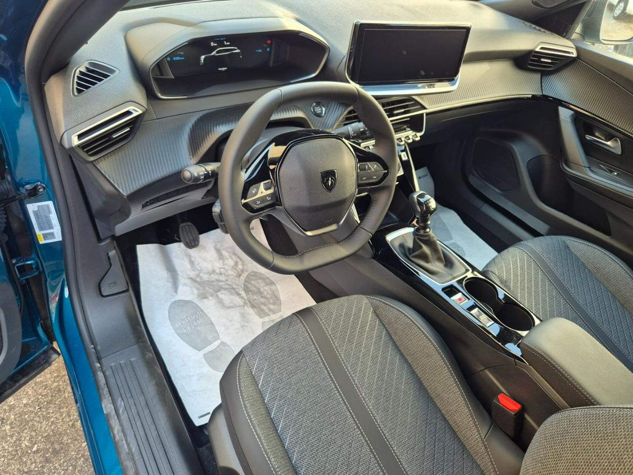 PEUGEOT 2008 PureTech 100 S&S Allure - 10