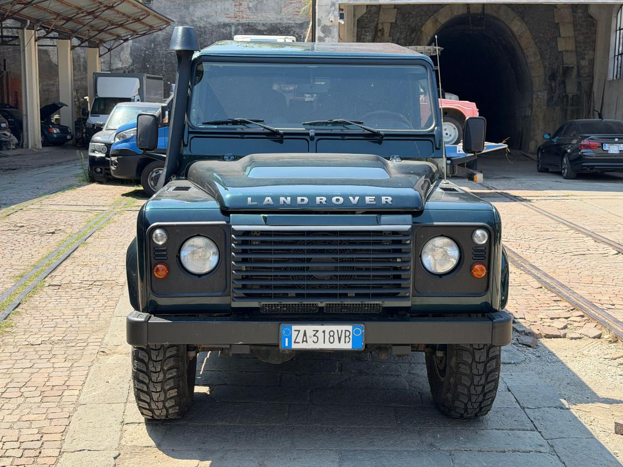 LAND ROVER Defender 110 2.2 TD4 Station Wagon N1 7 POSTI - 3