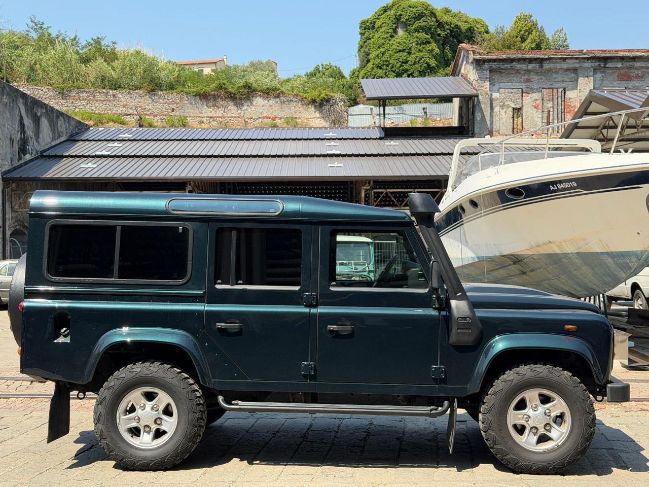 LAND ROVER Defender 110 2.2 TD4 Station Wagon N1 7 POSTI - 4
