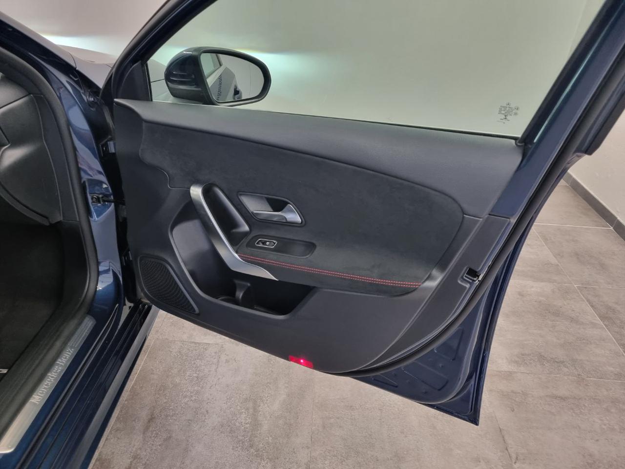MERCEDES-BENZ A 180 d Automatic Premium - 32