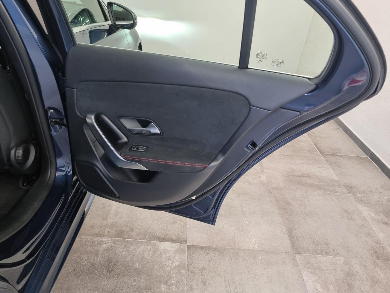 MERCEDES-BENZ A 180 d Automatic Premium - 31
