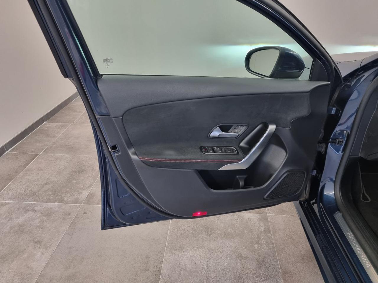 MERCEDES-BENZ A 180 d Automatic Premium - 29