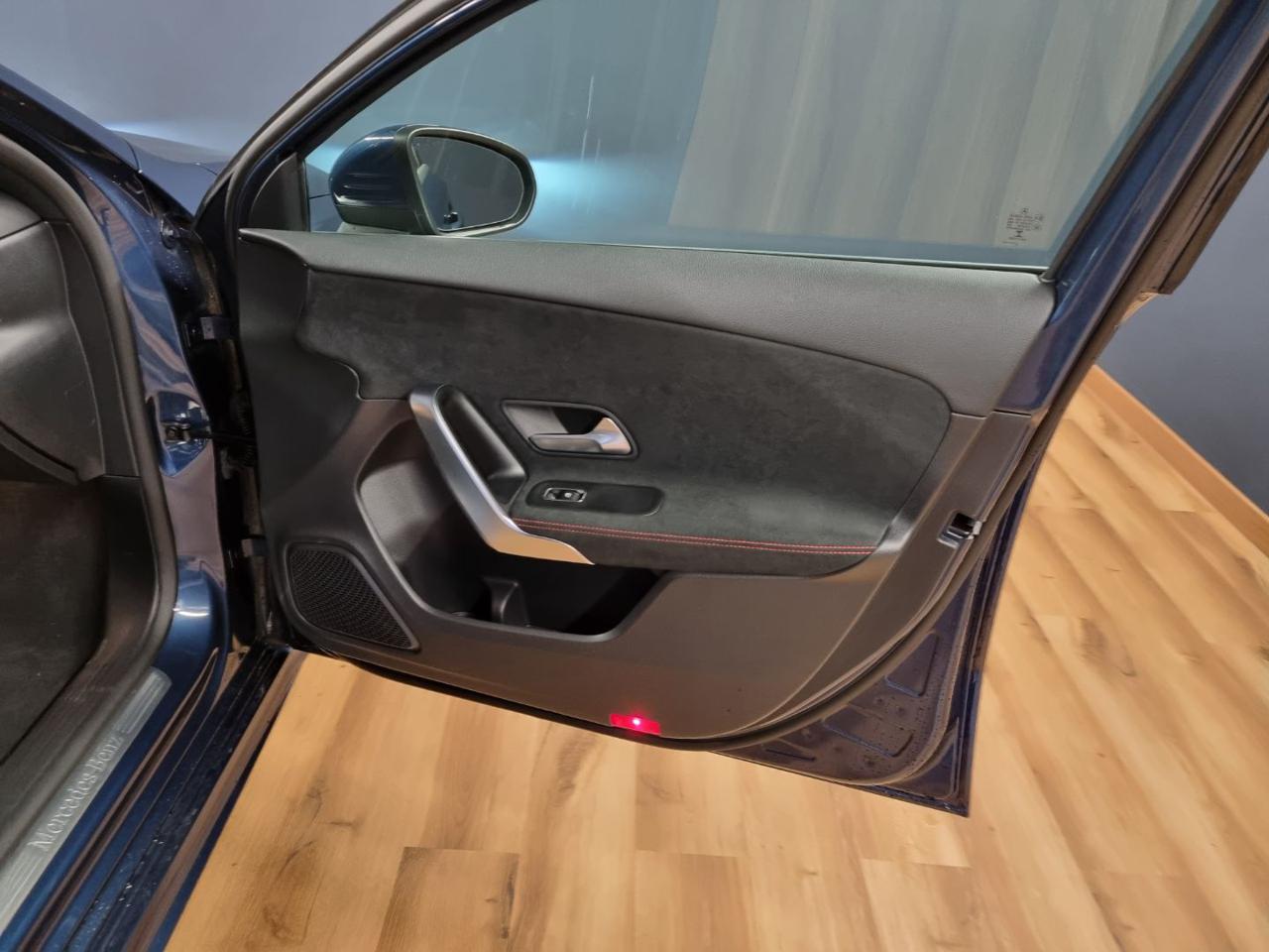 MERCEDES-BENZ A 180 d Automatic Premium - 24