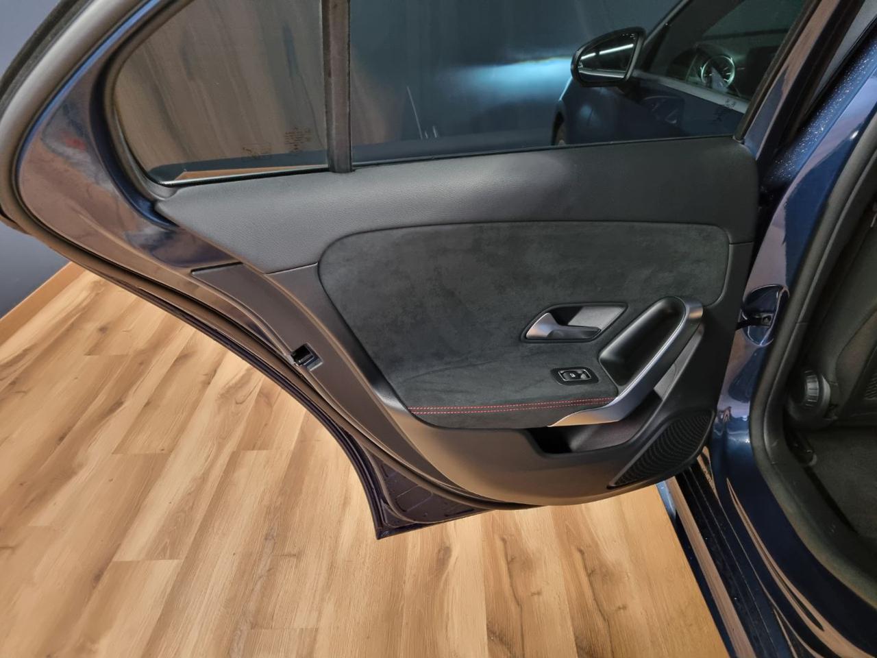 MERCEDES-BENZ A 180 d Automatic Premium - 18