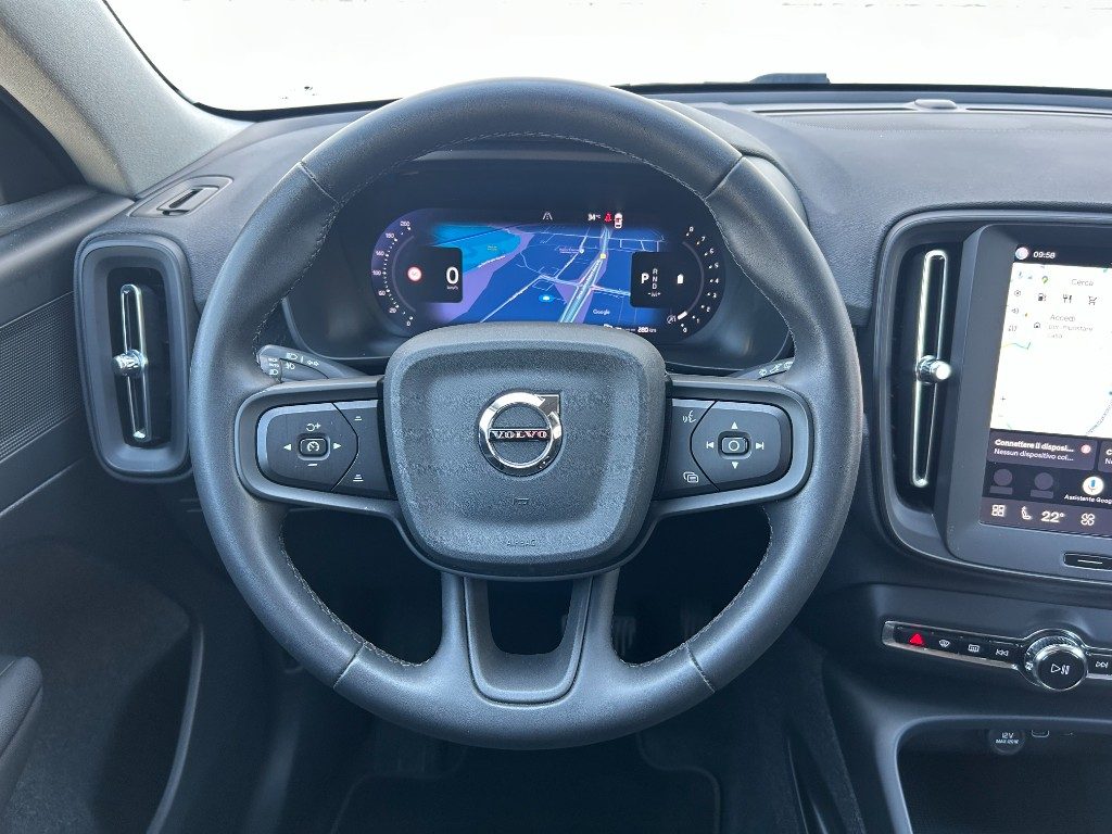VOLVO XC40 B3 automatico Essential - Grid Foto 10