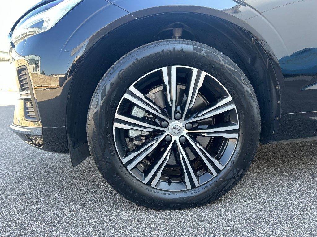 VOLVO XC60 B4 (d) automatico Inscription - Grid Foto 9
