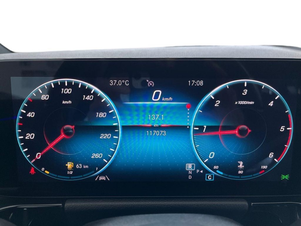 MERCEDES-BENZ GLA 200 d 4matic Premium - 11