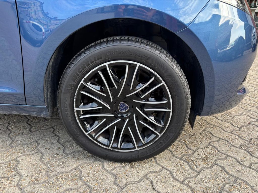 LANCIA Ypsilon 1.2 69 CV GPL Gold UNIPROPRIETARIO 5 POSTI - 9