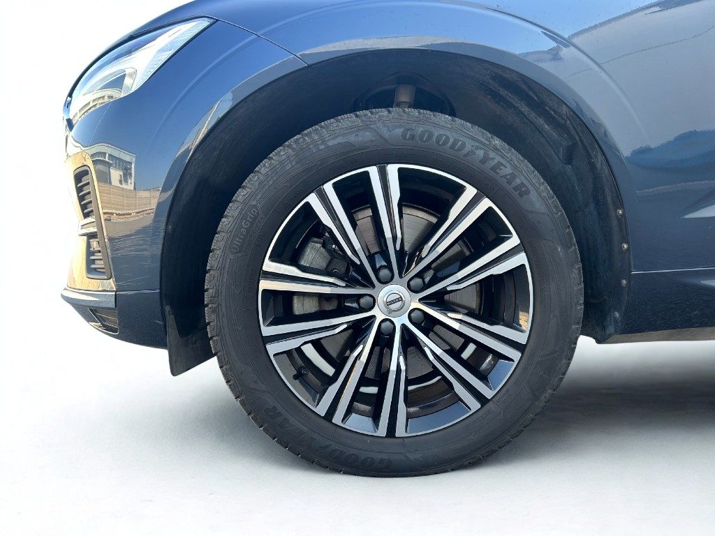 VOLVO XC60 B4 (d) AWD automatico Inscription - Grid Foto 9