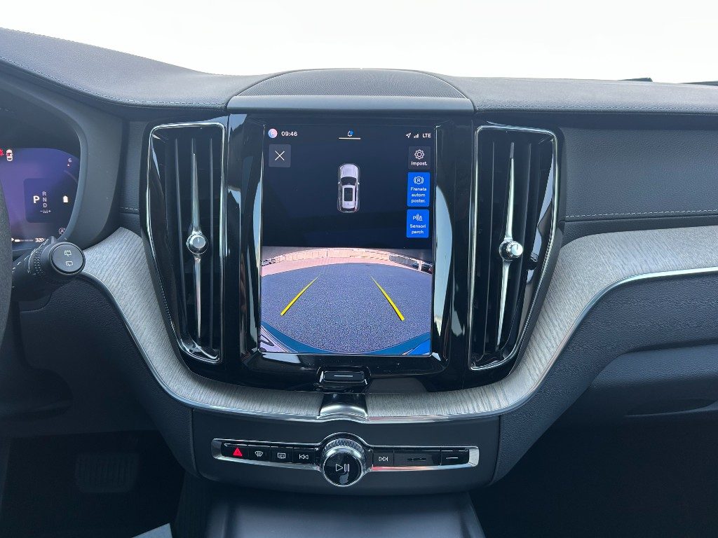 VOLVO XC60 B4 (d) AWD automatico Inscription - Grid Foto 13