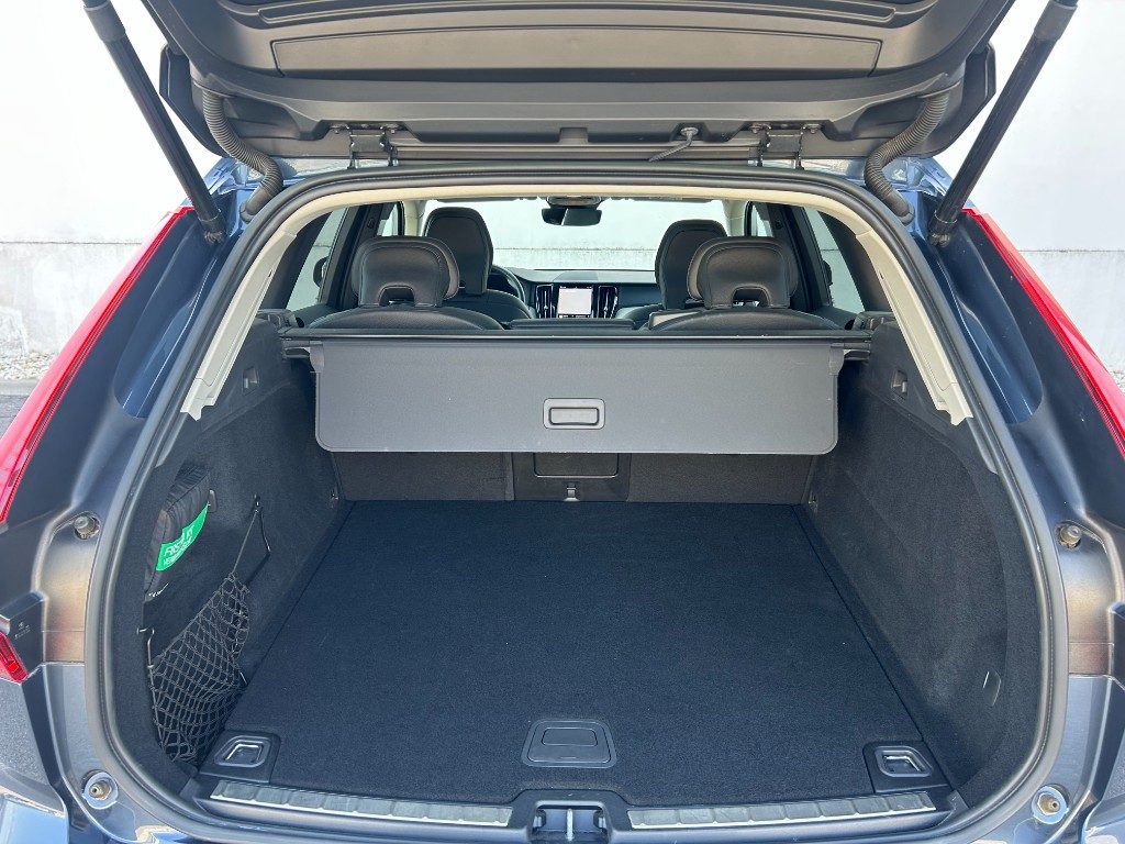 VOLVO XC60 B4 (d) AWD automatico Inscription - Grid Foto 14