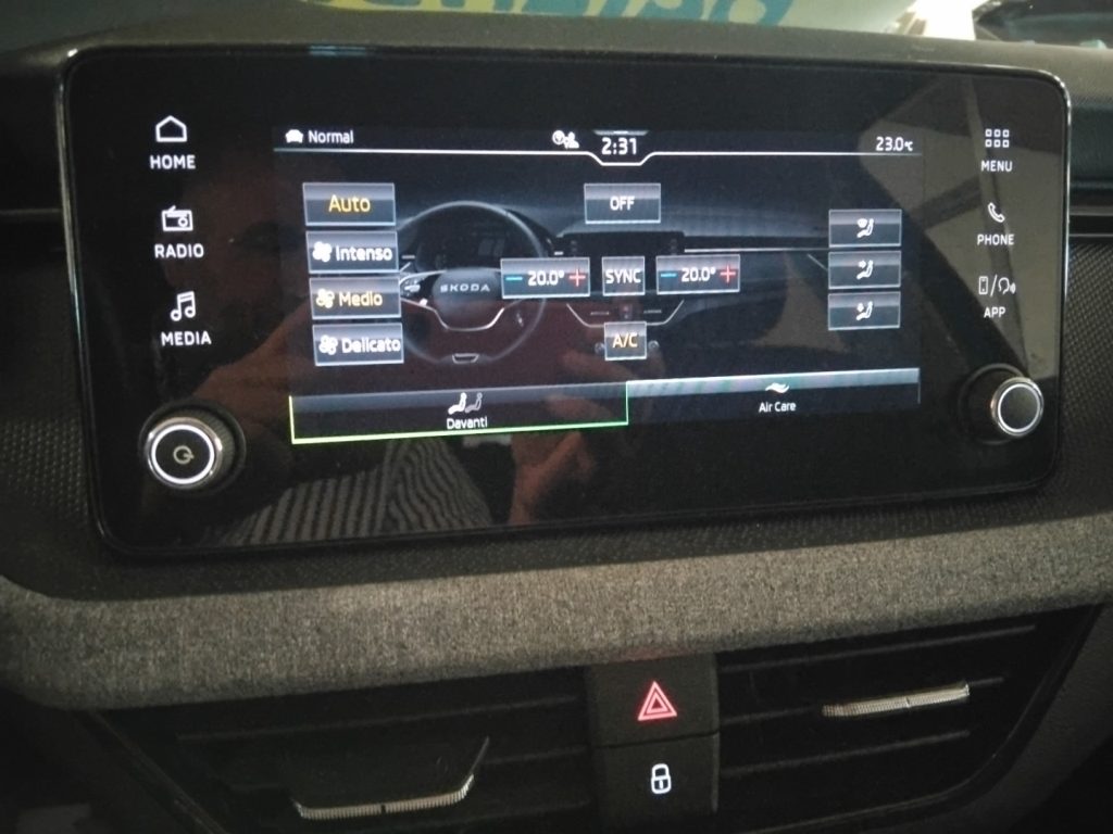 SKODA Kamiq 1.0 TSI 115 CV DSG Black Dots VIDEO 17 - 24