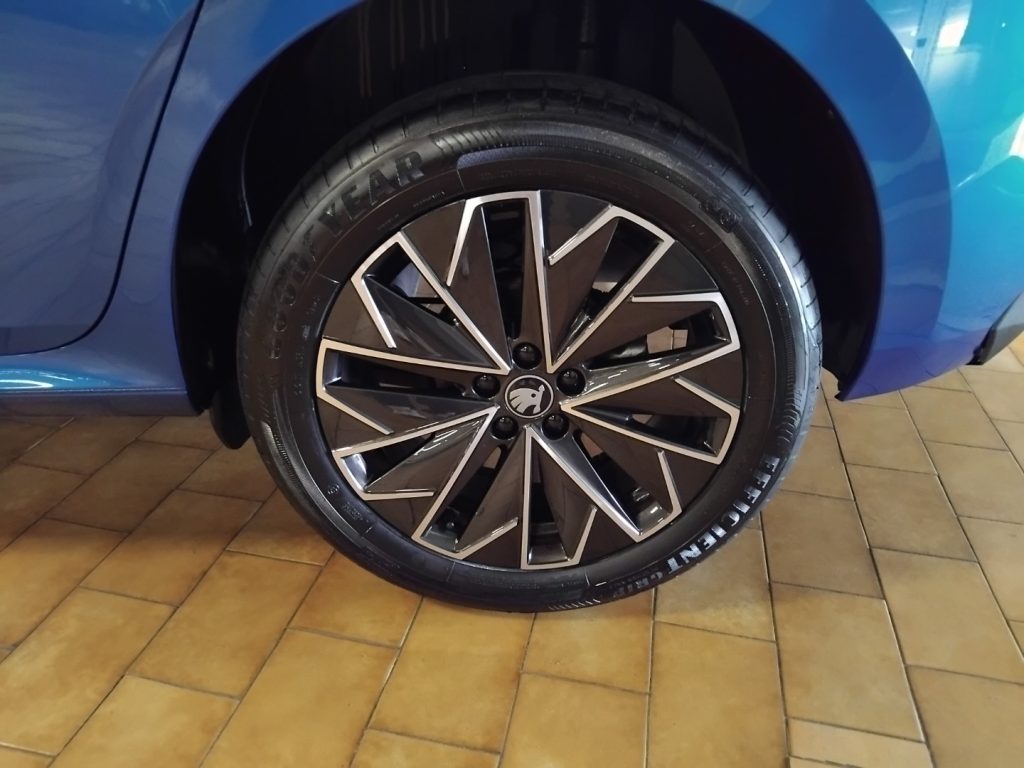 SKODA Kamiq 1.0 TSI 115 CV DSG Black Dots VIDEO 17 - 33