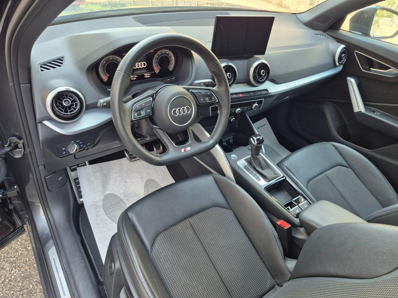 AUDI Q2 35 TDI S tronic S line Edition - 10