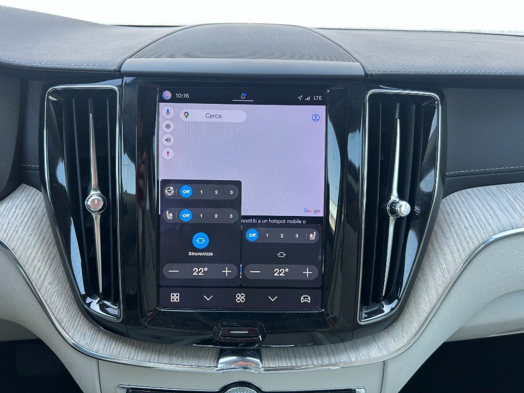 VOLVO XC60 B4 (d) automatico Inscription - Grid Foto 14