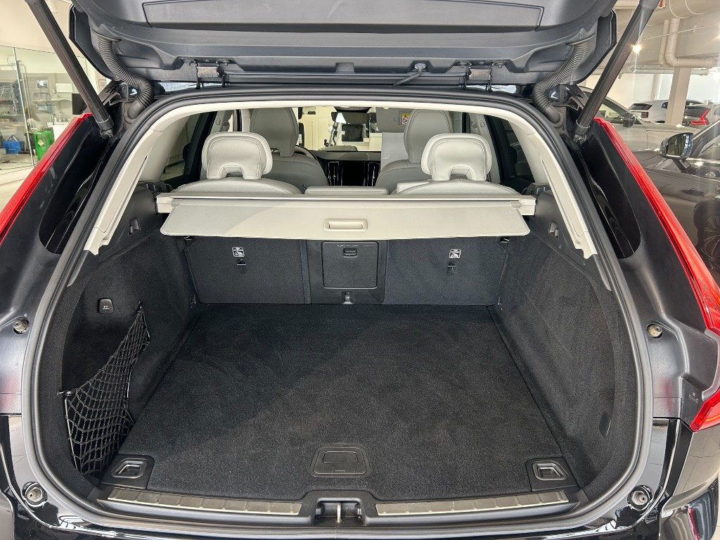 VOLVO XC60 B4 (d) automatico Inscription - Grid Foto 15