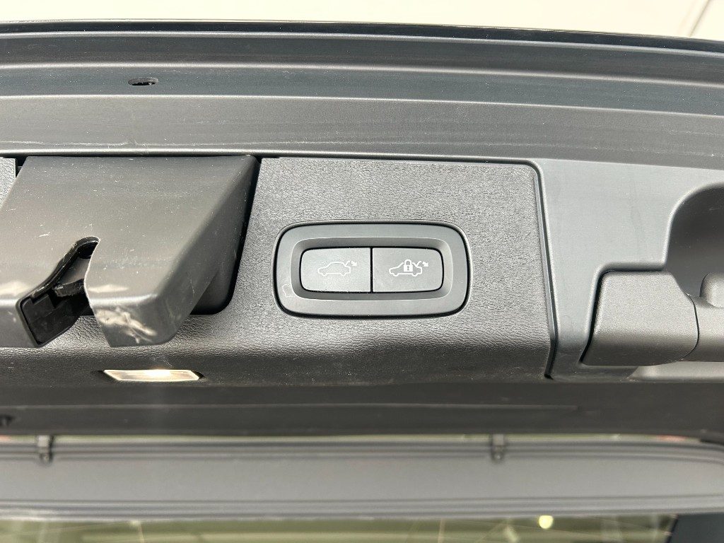 VOLVO XC60 B4 (d) automatico Inscription - Grid Foto 16
