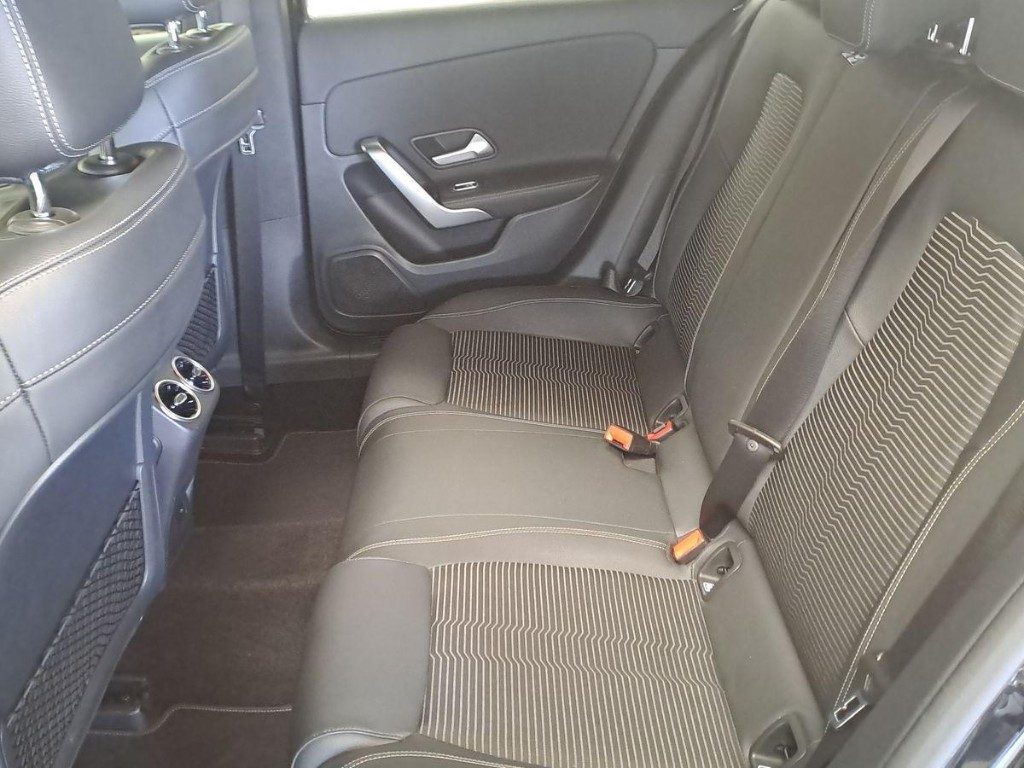 MERCEDES-BENZ A 250 e hybrid EQ Business - 10